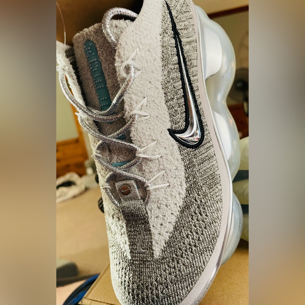 Nike Air Max Scorpion FK
Metallic silver (FD4612-001)
Women’s 8
Youth 6.5 - Picture 5 of 16
